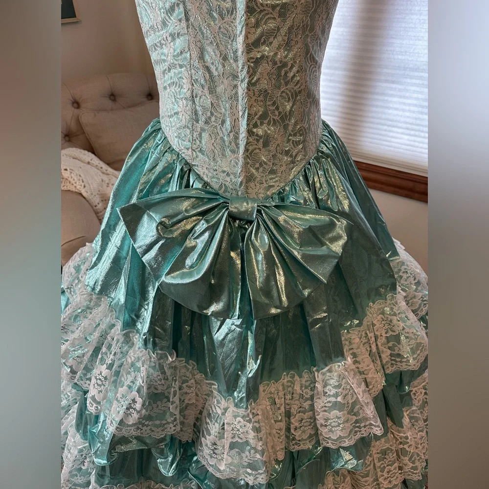Vintage 80s metallic lamé and lace tiered Bo Peep prom dress, size 8 - Picture 6 of 13
